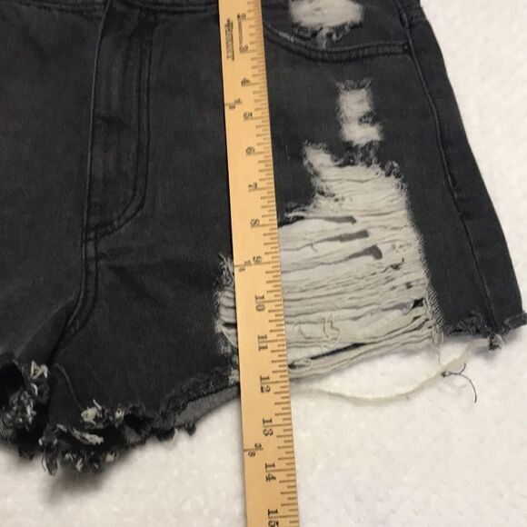 Sneak Peek Black Denim Jean High Rise Shorts Destroyed Front Pockets Size Large - Picture 11 of 12